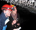im Lavatunnel in Island